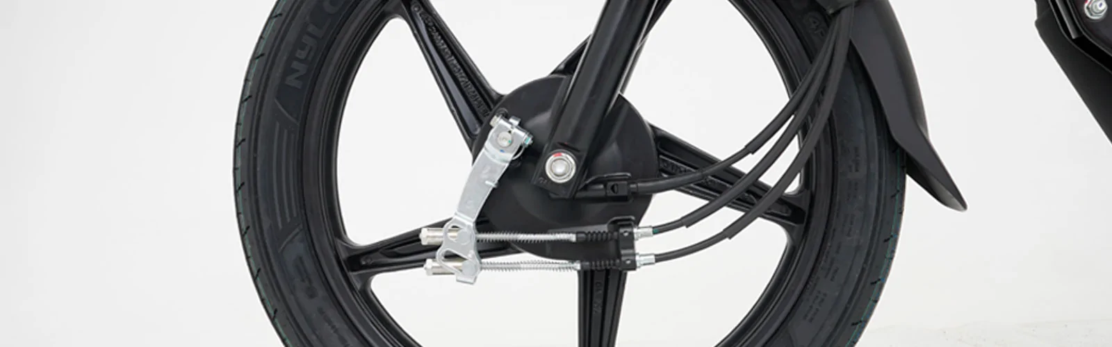 cb-100-seguridad-frenos-cbs-desktop